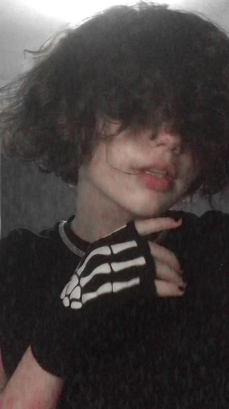 Alt Boy Hair, Short Emo Hair, Emo Boy Hair, Fluffy Curly Hair, Tomboy Haircut, Tomboy Hairstyles, Short Grunge Hair, Hair Inspiration Short