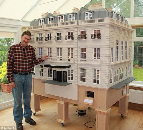 Dollhouse Decorating, It's A Small World, Doll House Plans, Model House, Miniature Rooms, Barbie House, Miniature Houses, Miniature House, Miniature Furniture