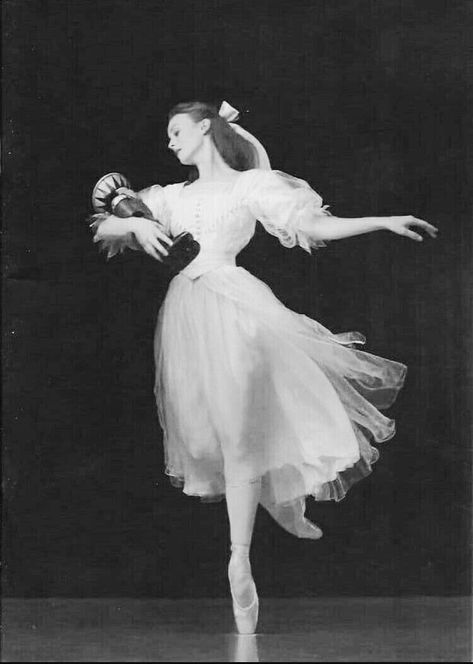 Dancer Pose, Ballet Beauty, Ballet Poses, Ballet Art, Dancing Aesthetic, Nutcracker Ballet, Ballet Photography, Ballet Girls, Swan Lake