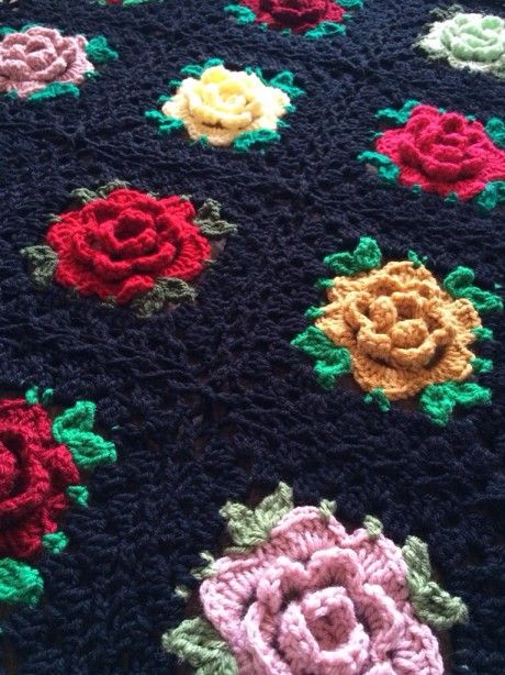 Roses Square Rose Granny Square, Granny Square Haken, Crochet Rose Pattern, Corak Bunga, Crochet Flowers Free Pattern, Granny Square Blanket, Crochet Afghans, Haken Baby, Square Crochet