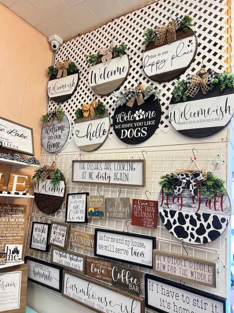 Displaying Wood Signs At Craft Fair, Pillow Display Craft Show Booth Ideas, Wooden Sign Display Craft Fairs, How To Display Signs At Craft Show, Door Hanger Vendor Booth Display, Wood Sign Display Craft Fairs, Door Hanger Display Craft Show, Sign Display Craft Show, Sign Display Ideas