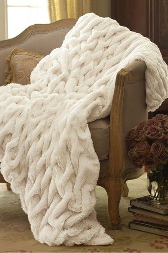 Fluffy Blanket Bedroom, Cozy Fluffy Blankets, Over Sized Blanket, Warm Blankets For Winter, Brown Soft Blanket, Cozy Preppy Blankets, Fleece Throw Blankets, Fuzzy Blankets Target, Silver Fox Living Room