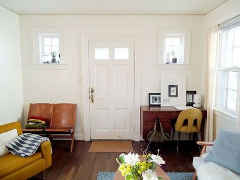 My new house happens to have no front hallway. Useful tips here for how to design a no-entryway entryway. House With No Entryway, Entryway Apartment, Renters Decorating, Apartment Entrance, Apartment Door, Trendy Apartment, Entry Ways, Foyer Decorating, Design Apartment