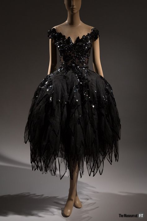 Dr Kate Strasdin on Twitter: "In the #postwar period of design, the black swan character from #SwanLake became a popularly imagined garment. Named Odile, this is #HowardGreer’s 1951 version, tiered skirts and sequins referencing the ballet costume @museumatFIT #fashionhistory… https://t.co/551wxPdGPQ" Claire Mccardell, Black Swan Costume, Swan Dress, Silk Tulle, Sequin Evening Dresses, Tiered Skirts, Ballet Costumes, Ballet Dress, Stage Costume