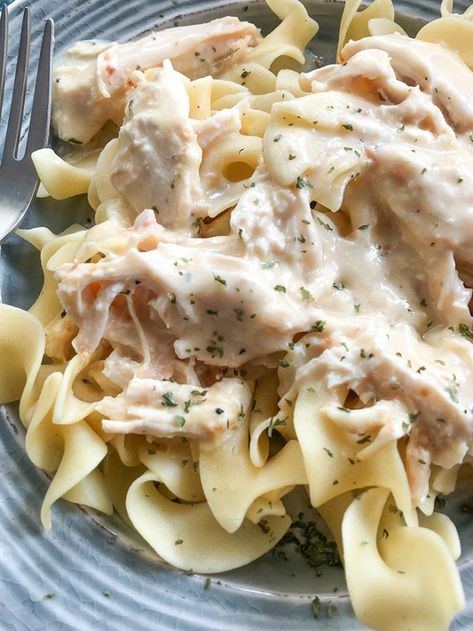 Crock Pot Creamy Italian Chicken - Weight Watchers - Recipe Diaries Weight Watcher Crockpot Meals, Smartpoints Recipes, Weight Watchers Crock Pot Recipes, Weight Watchers Meals Dinner, Recipe Diaries, Creamy Italian Chicken, Creamy Chicken Recipes, Weight Watchers Recipes Desserts, Weight Watchers Chicken