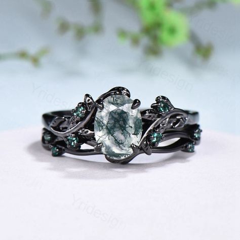 Unique black gold moss agate ring set Nature Inspired aquatic agate engagement ring vintage cluster emerald Leaf wedding ring set for women Every moss agate is natural and no two moss agate stones are the same, making each one unique. please be reminded that it is normal for the finished ring to look a little different from our pictures. Each people have their own idea about the beauty of moss agate, I provide SELECT MOSS AGATE STONE SERVICE : https://www.etsy.com/listing/1260655702/pick-your-sp Black Agate Wedding Ring, Stone Wedding Rings Women, Unique Non Traditional Engagement Rings, Forest Weeding Ring, Miss Agate Engagement Ring Set, Moss Aget Rings, Moss Stone Ring, Wedding Rings Forest Theme, Black Moss Agate Ring