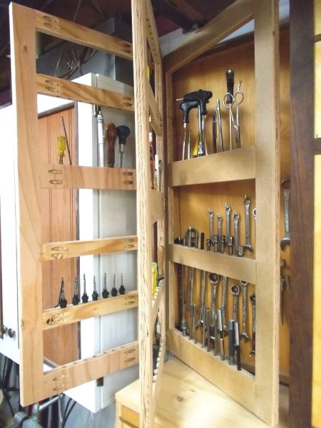 Tool Wall Storage, Diy Projects Garage, Woodworking Desk Plans, Workshop Projects, Tool Storage Cabinets, Garage Tool Organization, Woodworking Desk, Garage Organization Diy, Garage Remodel