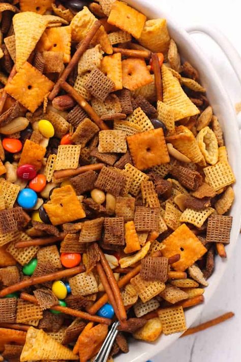 Spicy Chex Mix, Savory Holiday Recipes, Chex Party Mix Recipe, Campfire Snacks, Party Mix Recipe, Party Bread, Chex Party Mix, Themed Recipes, Popcorn Recipes Caramel