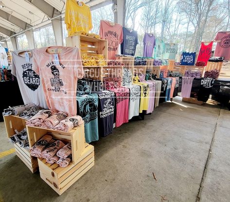 Cheap Vendor Booth Ideas, Tshirt Displays For Craft Shows, Clothing Craft Show Display, Shirt Vendor Booth Display Ideas, Game Day Boutique Display, Display Shirts At Craft Fair, Tee Shirt Vendor Set Up, Sublimation Vendor Booth, Craft Show Tshirt Booth Display Ideas