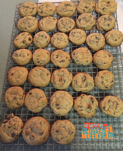 Ghirardelli Chocolate Chip Cookies, Ghirardelli Recipes, Ultimate Chocolate Chip Cookies Recipe, Ultimate Chocolate Chip Cookie, Cookie Cake Pie, Ghirardelli Chocolate, Choc Chip Cookies, Chocolate Chip Cookie Recipe, Chewy Chocolate Chip Cookies