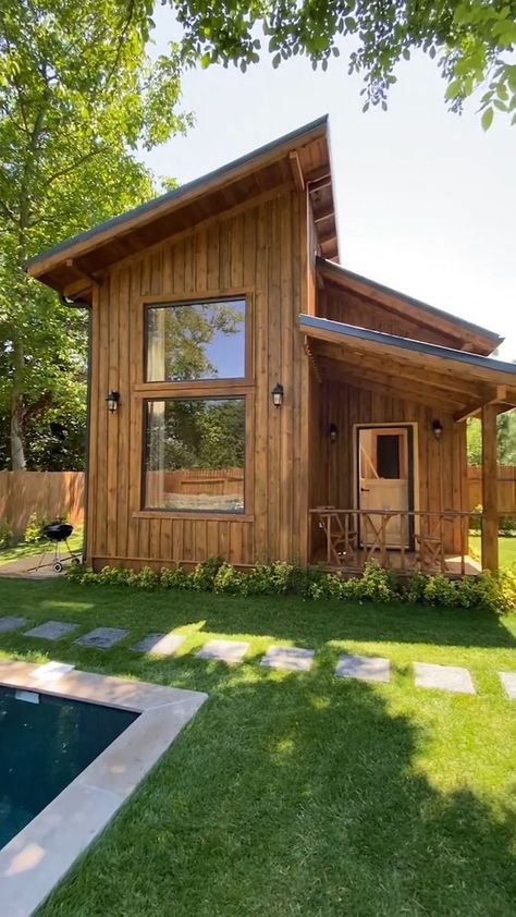 Barn Dominium, Casas Country, Small Barn House, House With Land, Tiny House Rentals, Farm Style House, Private Yard, Tiny House Big Living, Tiny House Luxury