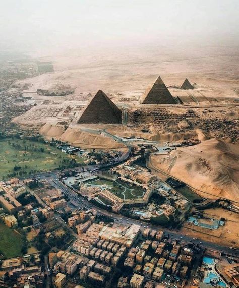 Egypt Civilization, Pyramids Egypt, Great Pyramid Of Giza, Egyptian Pyramids, Egypt History, Nile River, Pyramids Of Giza, Abbey Road, Mesopotamia