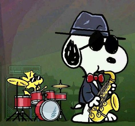 Charlie Brown Characters, Snoopy Tattoo, Woodstock Snoopy, Snoopy Comics, Music Cartoon, Snoopy Funny, Snoopy Images, Snoopy Wallpaper, Snoopy Quotes