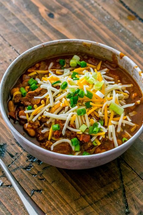 Double Beef Chili - Double Beef Chili - with both stew meat and ground beef - has a ton of hearty, delicious flavor. A perfect tailgate chili recipe everyone loves! #doublebeefchili #maindishes Quick Chilli Recipe, Beef Stew Meat Chili, Tailgate Chili Recipe, Chili Ground Beef, Chili With Stew Meat, Chili Easy, Ground Beef Stews, Ground Beef Chili, Meat Chili