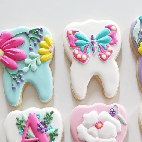 Tooth Cake, Cookies Decoradas, Cookie Hacks, Royal Icing Transfers, Cookies Theme, Cookie Business, Cookie Icing, Icing Cookies, Royal Icing Cookies