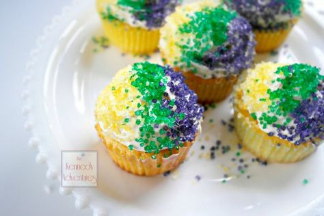 King Cake Cupcakes - Perfect for Epiphany and Mardi Gras! King Cake Cupcakes Recipe, Mardi Gras Desserts, Kings Cake, Kings Cake Cupcakes, Buttermilk Cupcakes, Mardi Gras Cake, King Cake Recipe, King Cake Baby, Mardi Gras King Cake