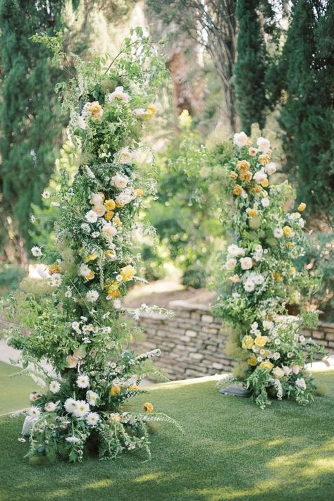 Wedding Decorations Yellow, White Wedding Aesthetic, Yellow Floral Decor, Light Yellow Weddings, Pale Yellow Weddings, Floral Decor Ideas, Yellow White Wedding, Yellow Wedding Decorations, Yellow Wedding Colors