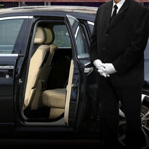 You are looking forward to getting quality services with less fare then you can book limousine service San Diego from this prominent car service. Black Limousine, Old Money House, Black Car Service, Miami Photos, Opening Car, Chauffeur Service, Rich Family, Car Rental Service, Car Service