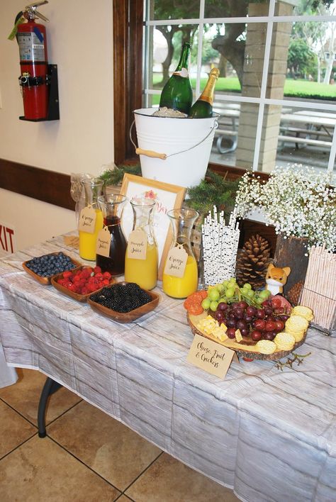 Woodland theme baby shower Mimosa bar. Mimosa Bar Baby Shower Ideas Boy, Baby Shower Mimosa Bar Boy, Baby Shower At Restaurant, Baby Shower Food For Girl, Woodland Theme Baby, Fox Baby Shower, Baby Shower Woodland Theme, Mimosa Bar, Baby Shower Brunch