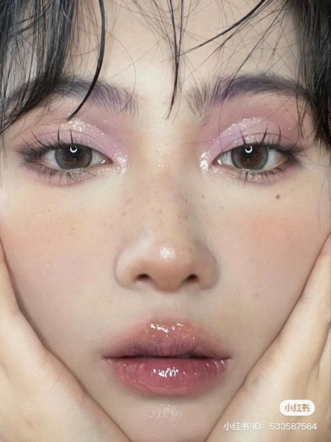 follow me 🫶 Ethereal Douyin Makeup, Pink Cool Tone Makeup, Makeup Looks Shiny, Douyin Makeup Single Eyelid, Pink And Gold Douyin Makeup, Pink Chinese Makeup, Girly Soft Makeup, Douyin Makeup Peach, Light Pink Douyin Makeup