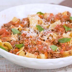 Pappardelle Pasta Recipe, Slow Cooker Bolognese Sauce, Slow Cooker Bolognese, Turkey Bolognese, Slow Cooker Barbacoa, Pappardelle Pasta, Bolognese Sauce, Fall Dinner Recipes, Easy Slow Cooker Recipes