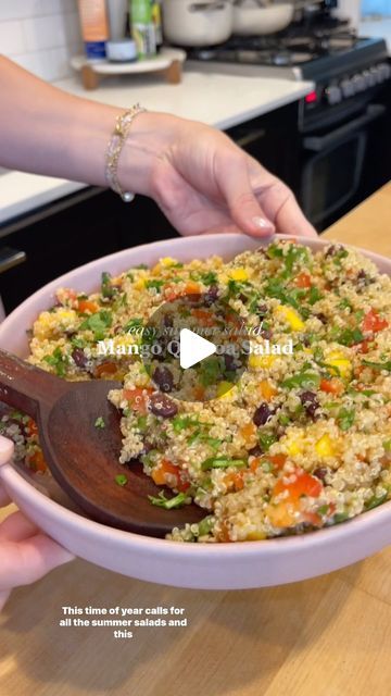 Quinoa Salad With Mango, Mango Quinoa Salad, Mango Quinoa, Meal Salads, Quinoa Salad Recipes, Mango Salad, Like And Comment, Summer Salad, Quinoa Salad