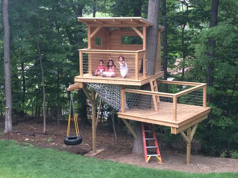 Tree House Bedroom, Tree Fort, Tree House Plans, Tree House Diy, Tree House Kids, Bilik Idaman, Cool Tree Houses, Tree House Designs, Diy Tree