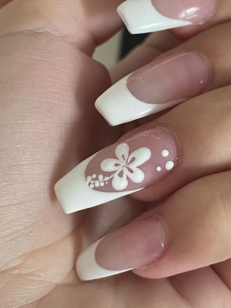 #nails Summer Vacation Nails White, White Hibiscus Nails, French Tip Hibiscus Nails, White Vacation Nails, Hawaiian Flower Nails, Hibiscus Nails, Lily Nails, Hello Nails, Simple Gel Nails