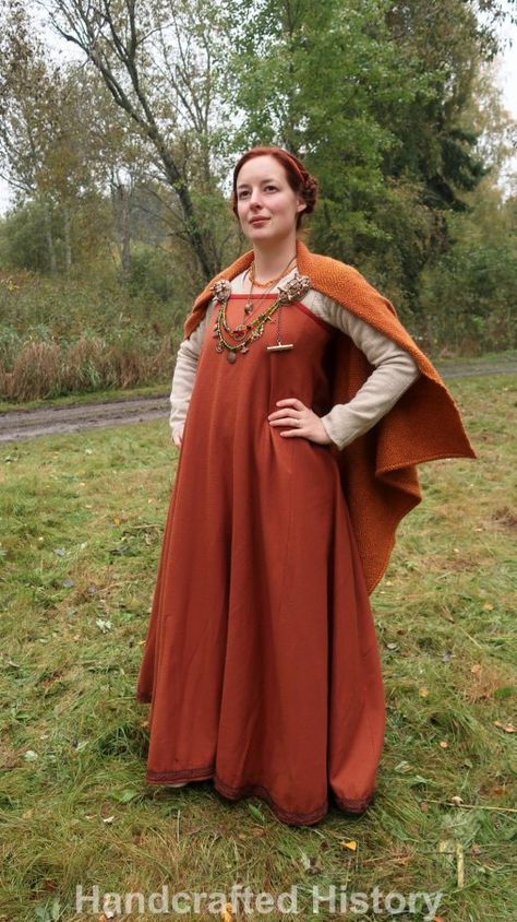 Viking Outfit, Kawaii Clothes Goth, Viking Garb, Viking Dress, Medieval Clothes, Viking Costume, Viking Women, Woolen Dresses, Viking Clothing