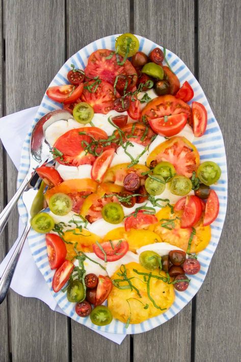 Giada De Laurentiis Recipes, Giada Recipes, Caprese Salad Recipe, Tomato Mozzarella, Giada De Laurentiis, Tomato Recipes, Italian Dishes, Healthy Salads, Summer Salads