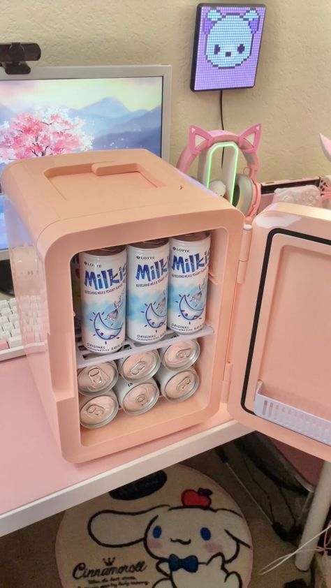 Fridge Restocking, Mini Fridge In Bedroom Aesthetic, Mini Fridge In Bedroom, Pink Mini Fridge, Small Mini Fridge, Retro Mini Fridge, Tiny Fridge, Set Up Gamer, Drink Fridge