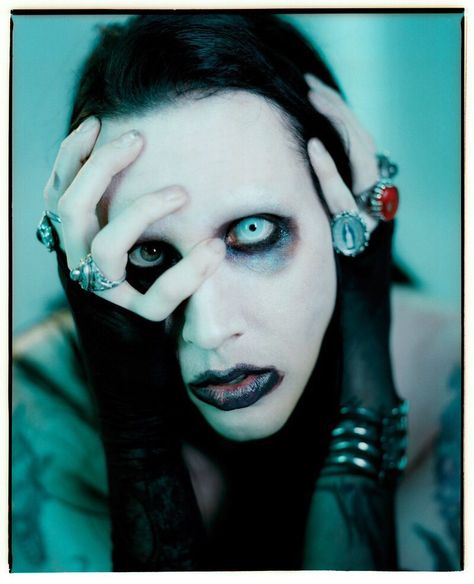 Just various quality photos of Marilyn Manson to make your day. I up… #random Random #amreading #books #wattpad Marilyn Manson Art, Shirt Ootd, Brian Warner, Photography Pics, Axl Rose, Marilyn Manson, Art Love, Music Icon, Iron Maiden