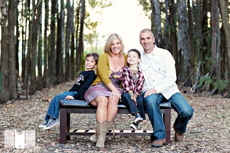 Family Poses Sitting On Bench, Family Photos Sitting On Bench, Family Photo Poses On Bench, Bench Photography Poses Family, Family On Bench Photo, Family Photos With Bench, Bench Family Photoshoot, Sitting On A Bench Poses, Family Sitting Poses