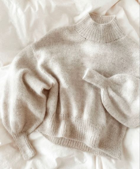 Balloon Sweater, Pull Mohair, Ethical Clothing Brands, Oversize Pullover, Vogue Knitting, Top 40, Oversized Pullover, Ethical Clothing, Sweater Knitting Patterns