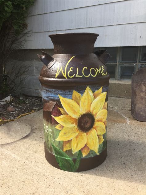 Sunflower with barn painted milk can Can Craft Ideas, Painted Milk Cans, Milk Can Decor, Old Milk Jugs, Old Milk Cans, Vintage Milk Can, Sunflower Kitchen, Country Paintings, Front Porch Decorating