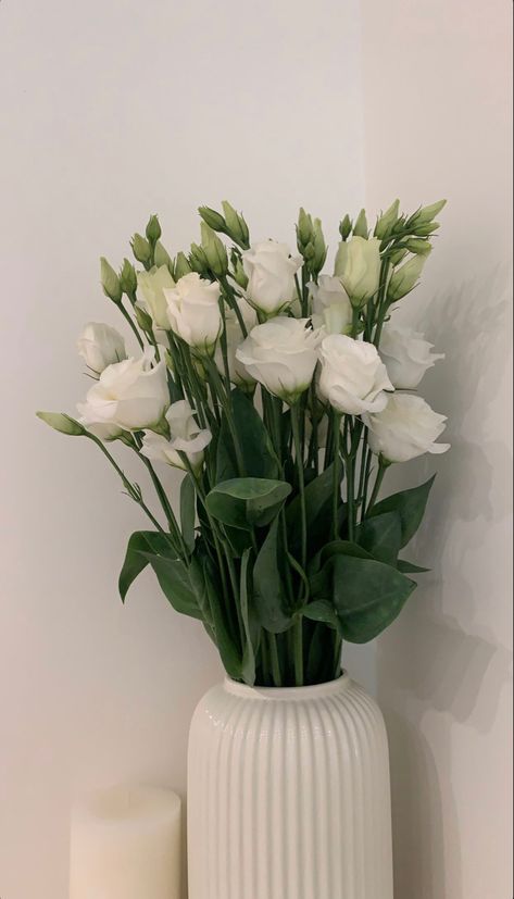 Ikea Flower Vase, White Roses Aesthetic, White Flower Decor, Cute White Flowers, Boho Vase, Mint Green Aesthetic, Vintage Flowers Wallpaper, Boquette Flowers, Tulips In Vase