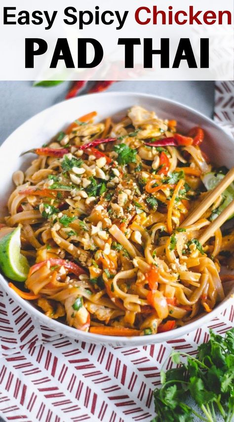 Spicy Chicken Pad Thai, Chicken Pad Thai, Cibo Asiatico, Food Fest, Pad Thai Recipe, Idee Pasto Sano, Noodle Dishes, Asian Cooking, Spicy Chicken