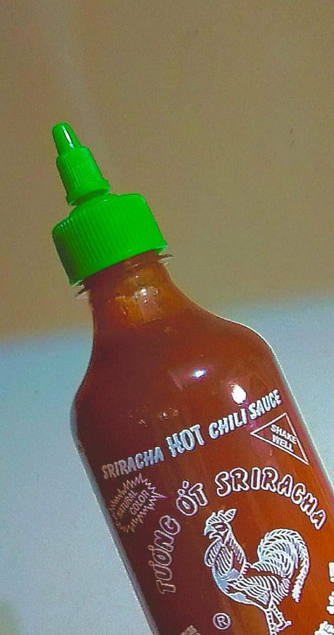 Sriracha Aesthetic, Hot Sauce Aesthetic, Sauce Aesthetic, Hot Chili Sauce, Sriracha, Hot Sauce Bottles, Healthy Lunch, Hot Sauce, Condiments