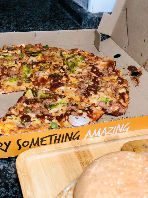 Debonairs Pizza South Africa, Debonairs Pizza, Food Core, Hands Aesthetic, Food Aesthetics, Snack Craving, Recipes Snacks, Quick Recipes Snacks, South African Recipes