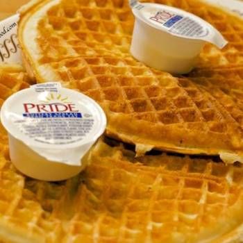 Waffle House Waffles, Waffle House Menu, Waffle Iron Recipes, Waffle Maker Recipes, Waffles Recipe, Waffle House, Copycat Restaurant Recipes, What's For Breakfast, Think Food