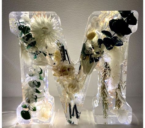 Resin Flowers Wedding, Dried Wedding Flowers Keepsake, Resin Bouquet Wedding Flowers, Resin Wedding Flowers, Resin Wedding Decor, Resin Preservation, Resin Flower Preservation, Resin Keepsake, Cats Wedding