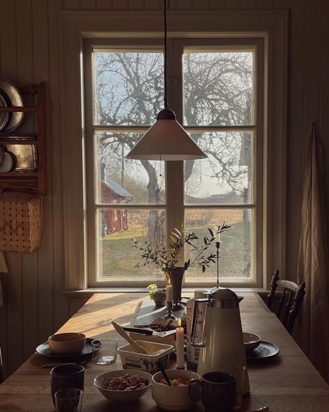 Swedish Cottage Interior, Cottage Kitchen Inspiration, Swedish Country House, Swedish Farmhouse, Swedish Interior Design, Swedish Cottage, Scandi Home, Cottage Interior, Swedish House