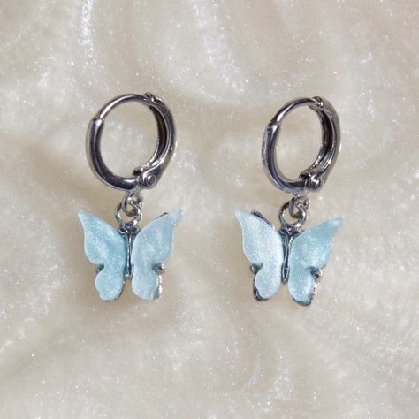 Baby Blue Accessories, Blue Earrings Aesthetic, Petal Jewellery, Milky Aesthetic, Baby Blue Jewelry, Pretty Silver Jewelry, Baby Blue Earrings, Baby Blue Butterfly, Aesthetic Piercings