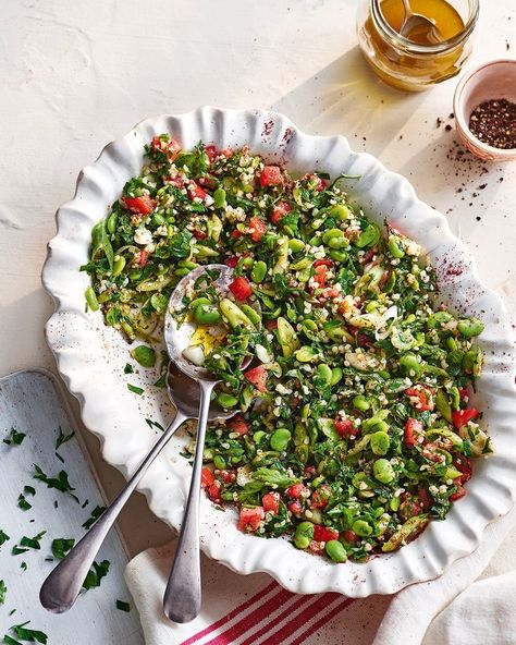 We've used vibrant broad beans to add colour to a twist on tabbouleh. Fresh, light and full of flavour, this 30 minute meal deserves a spot on the table. Broad Bean Recipes, Tabbouleh Salad Recipe, Bean Salad Recipe, Tabbouleh Salad, Broad Beans, Resep Salad, July Recipes, Bean Salad Recipes, Broad Bean