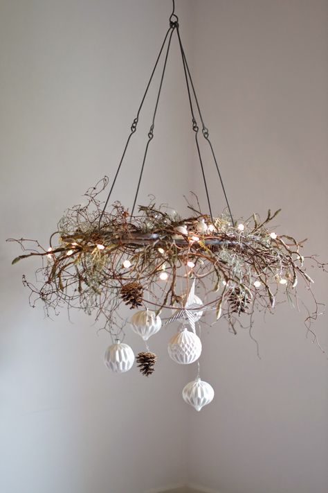 Christmas is a beautiful time of year but it can also be the time where people buy a whole lot of unnecessary things… which creates a whole lot of unnecessary waste. We have a list of sustainable eco-friendly and low-waste decor for all your Christmas decorating needs! Christmas decor: Hanging wreath, christmas lunch, Christmas themed chandelier, Christmas hanging wreath, Christmas tablescape, Christmas table styling. Click pin to find more sustainble Christmas decor ideas! Christmas Chandelier, Sustainable Christmas, Hanging Wreath, Natural Christmas, Christmas Wreaths For Front Door, Christmas Wreaths Diy, Scandinavian Christmas, Decoration Christmas, Christmas Deco