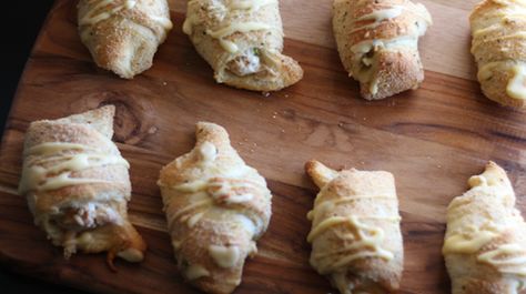 Chicken pockets Dinner In The Car, Crescents Recipes, Holiday Baking Easy, Crescent Roll Ups, Eat In The Car, Portable Meals, Rolled Chicken Recipes, Chicken Crescent Rolls, Chicken Crescent