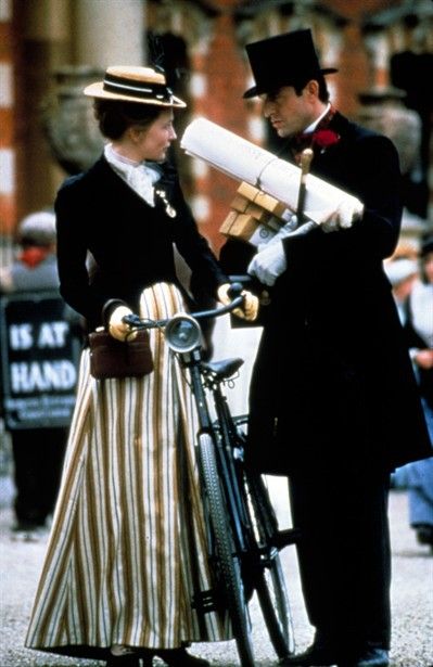 Cate Blanchett and Rupert Everett in An Ideal Husband An Ideal Husband, Rupert Everett, Ideal Husband, Edwardian Costumes, Tv Costume, Blue Stockings, Period Films, Victorian Age, Historical Movies