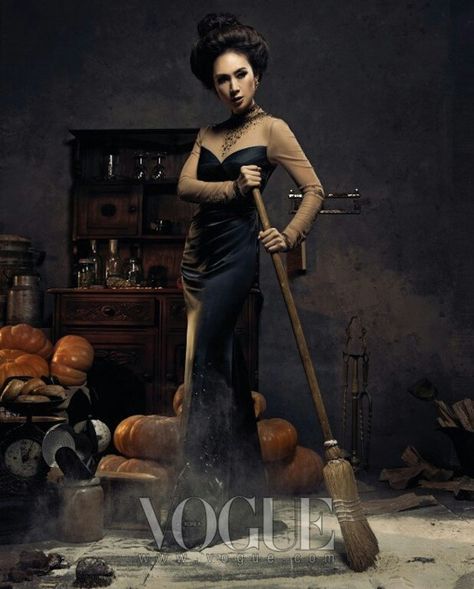 "Beautiful Witch" - Vogue Korea  Liking the dress. :D Evil Stepmother, High Fashion Makeup, Beautiful Witch, Modern Fairytale, Witch Fashion, Fairy Fashion, Step Mother, Witchy Woman, Vogue Korea