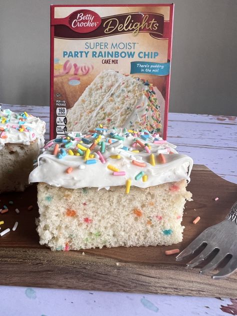 Box Funfetti Cake Mix Hacks, Betty Crocker Cake Mix Hacks, Confetti Box Cake Mix Hacks, Betty Crocker Cake Mix Recipes, Confetti Cake Recipe, Funfetti Cake Mix Recipes, Confetti Cake Recipes, Moist White Cake, Betty Crocker Cake Mix