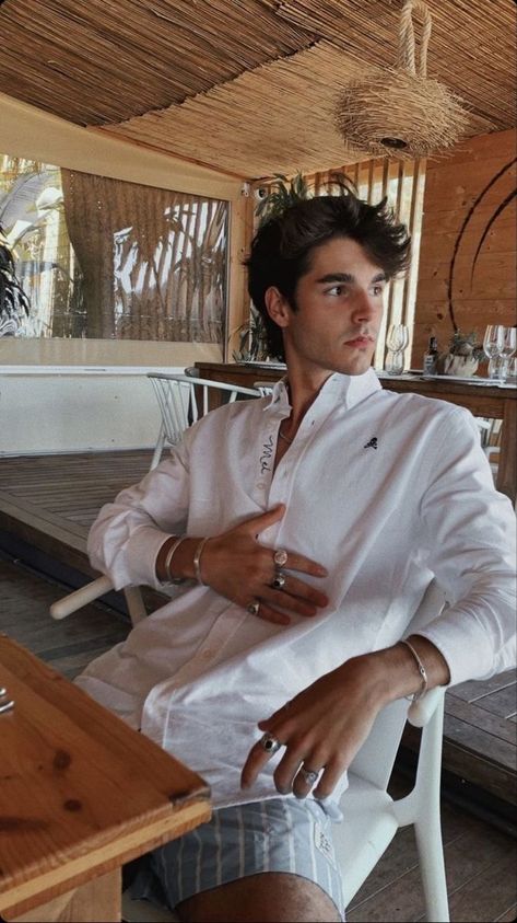 Money Clothing, Luxury Clothing Brands, European Men, Boys Fits, Linen Shirts, Linen Shirt Men, Mens Style Guide, Old Money Style, Cool Outfits For Men